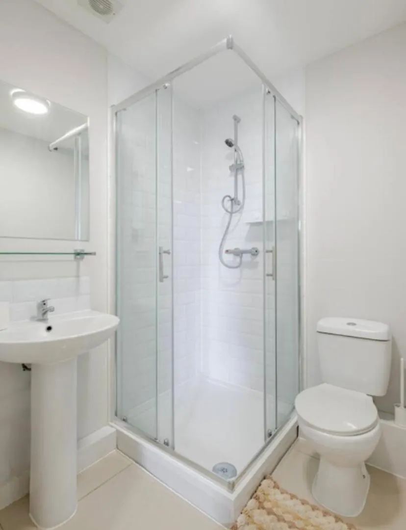 Beautiful 2 Bedroom With Spacious Lounge & Rooms Dagenham