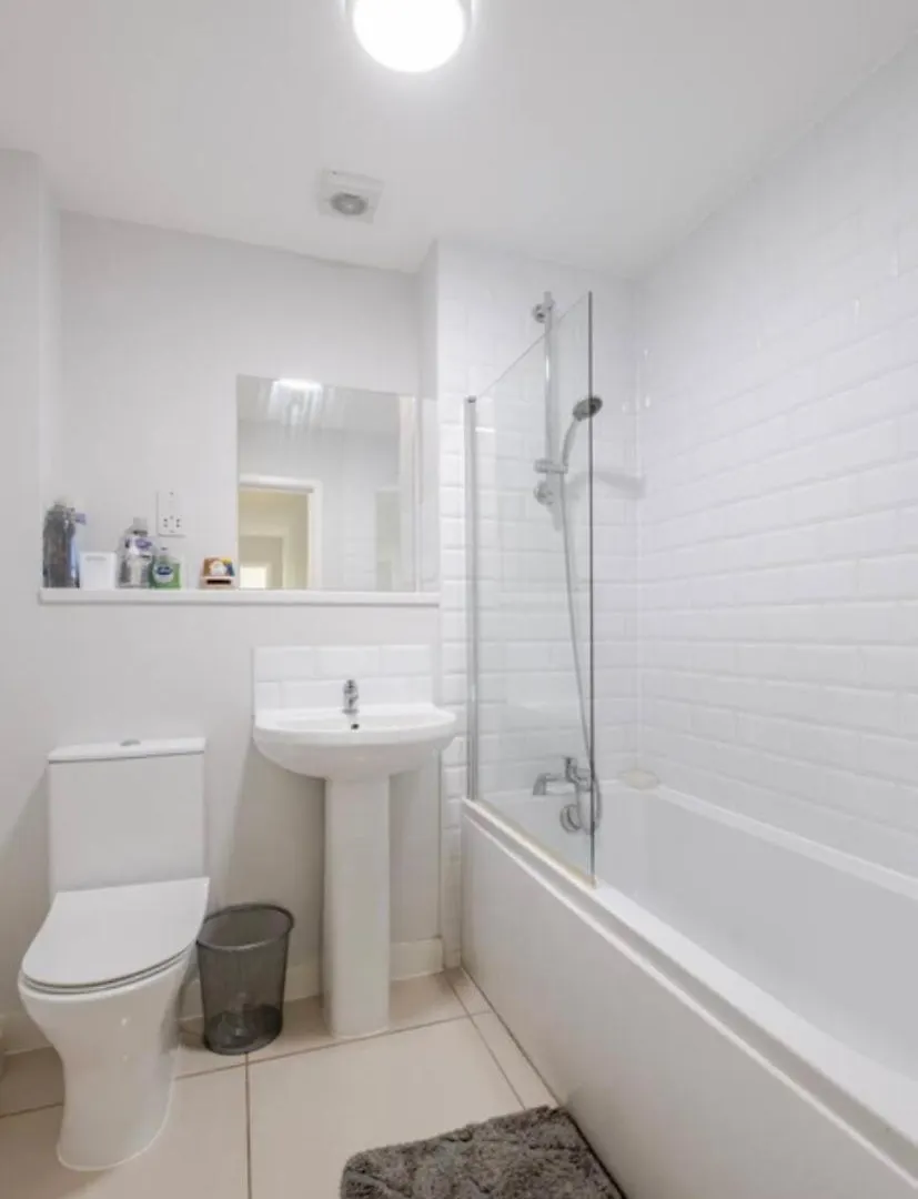 Beautiful 2 Bedroom With Spacious Lounge & Rooms Dagenham 0*,
