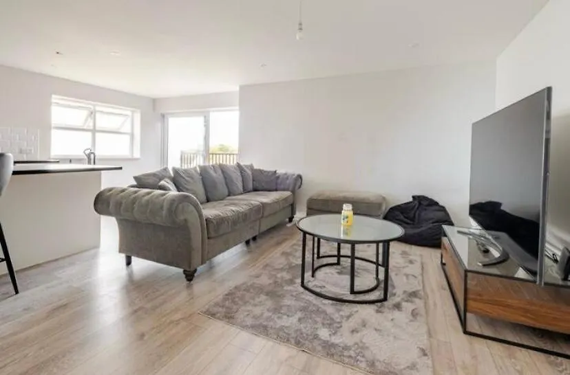 Apartment Beautiful 2 Bedroom With Spacious Lounge & Rooms Dagenham